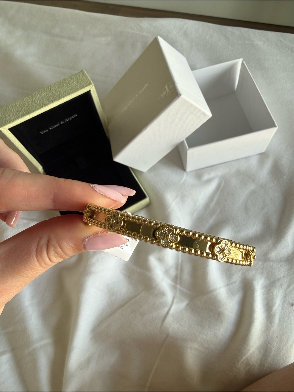 Dupe Clover Bangle Elegant Gold Floral Bangle Bracelet - Women Jewelry
